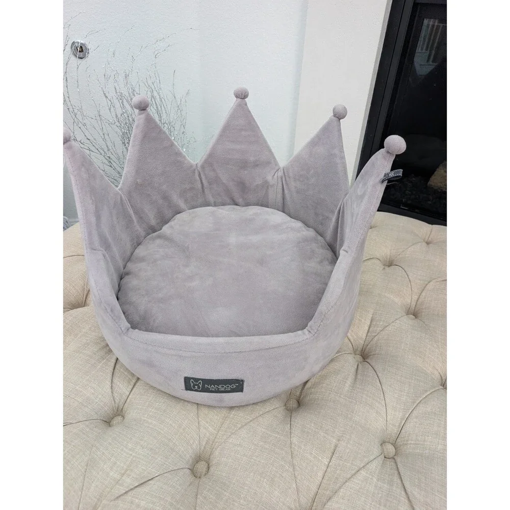 Crown Dog & Cat Fun Bed Cloud Prive Collection - Royal Gray Retails $79 18x18in